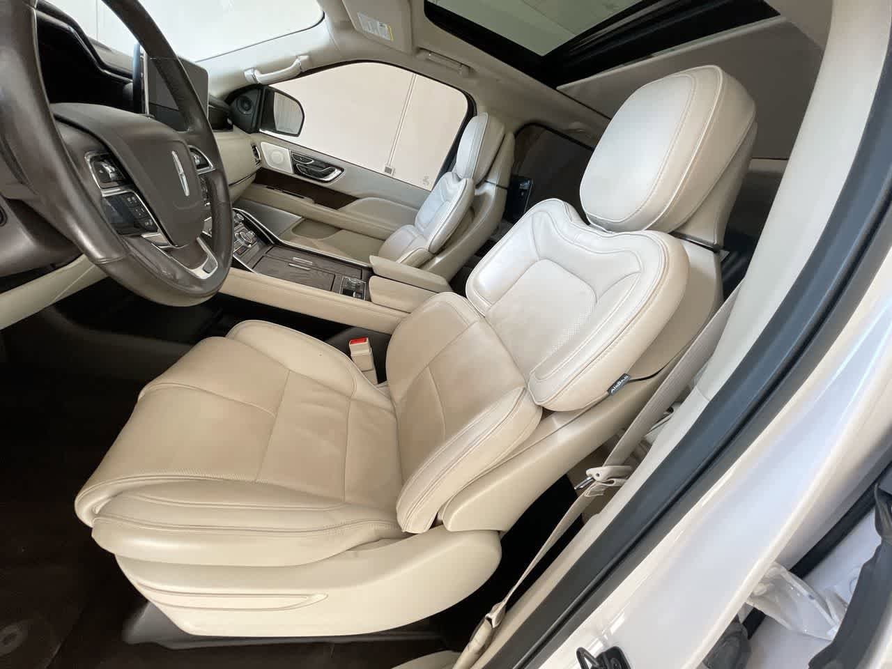 Thumbnail: 2019 Lincoln Navigator L - 11