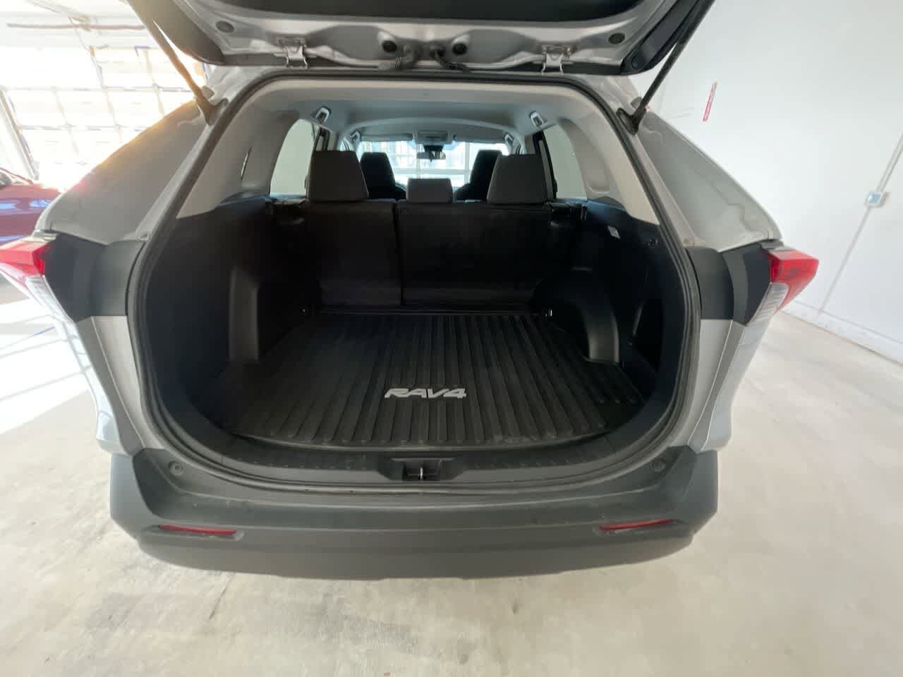 Thumbnail: 2021 Toyota RAV4 - 23