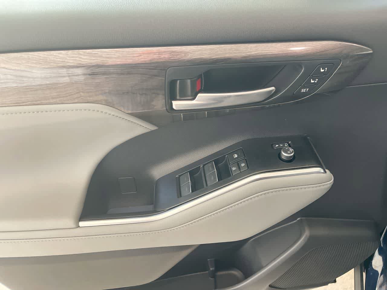 Thumbnail: 2026 Toyota Highlander - 14