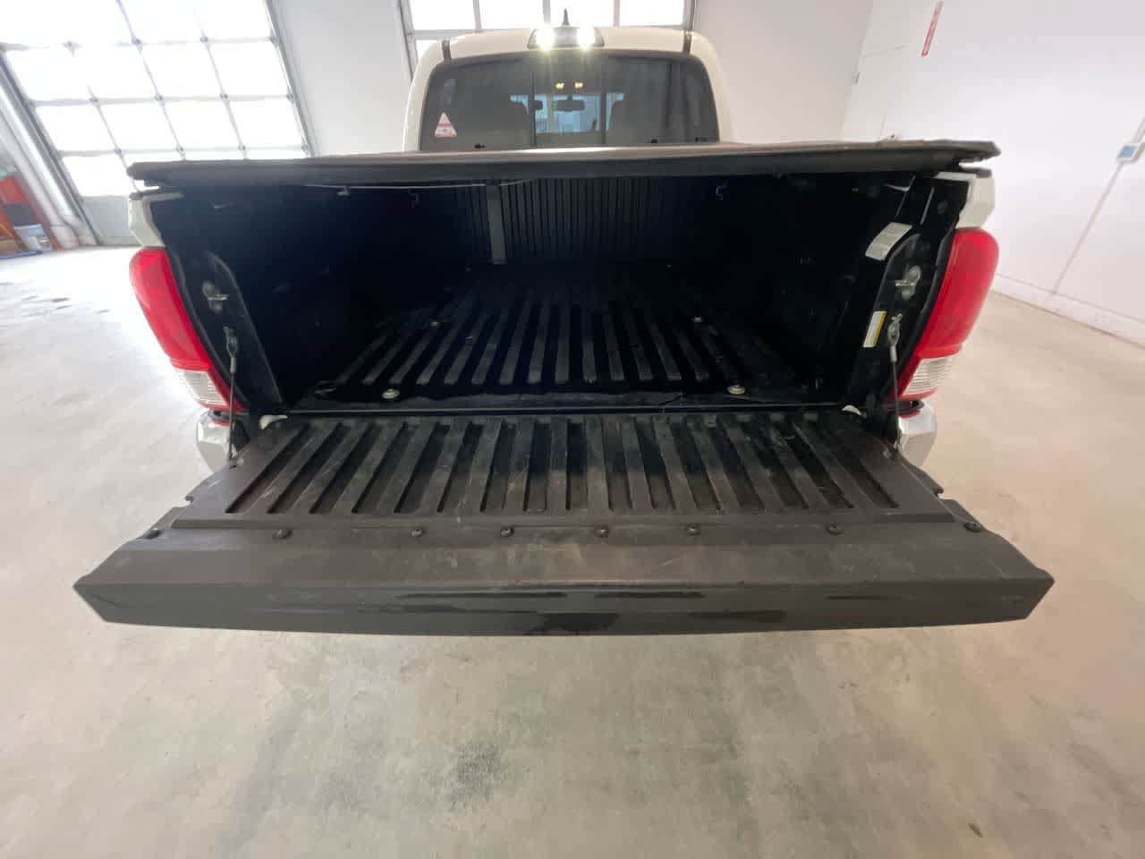 Thumbnail: 2016 Toyota Tacoma - 22