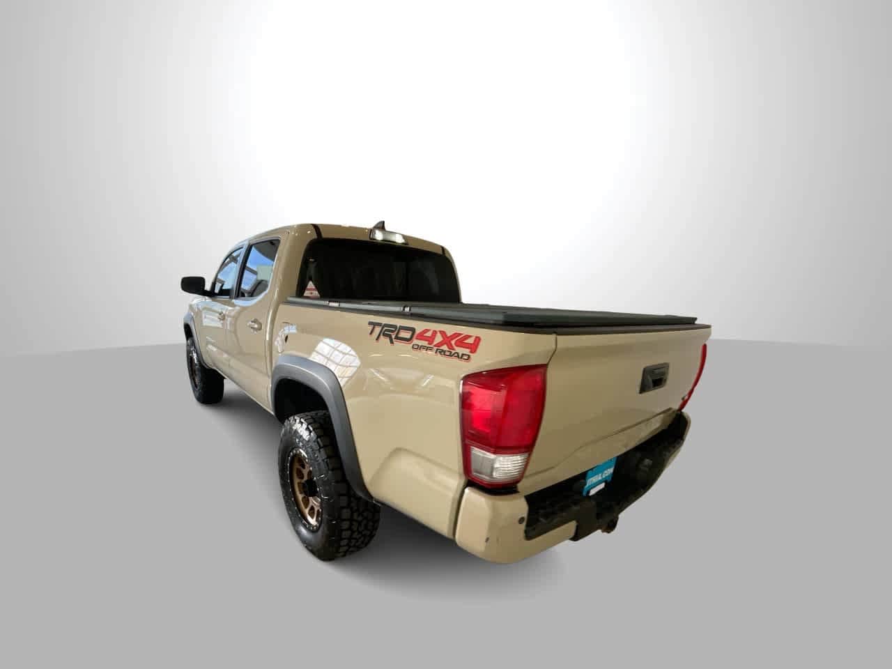 Thumbnail: 2017 Toyota Tacoma - 6