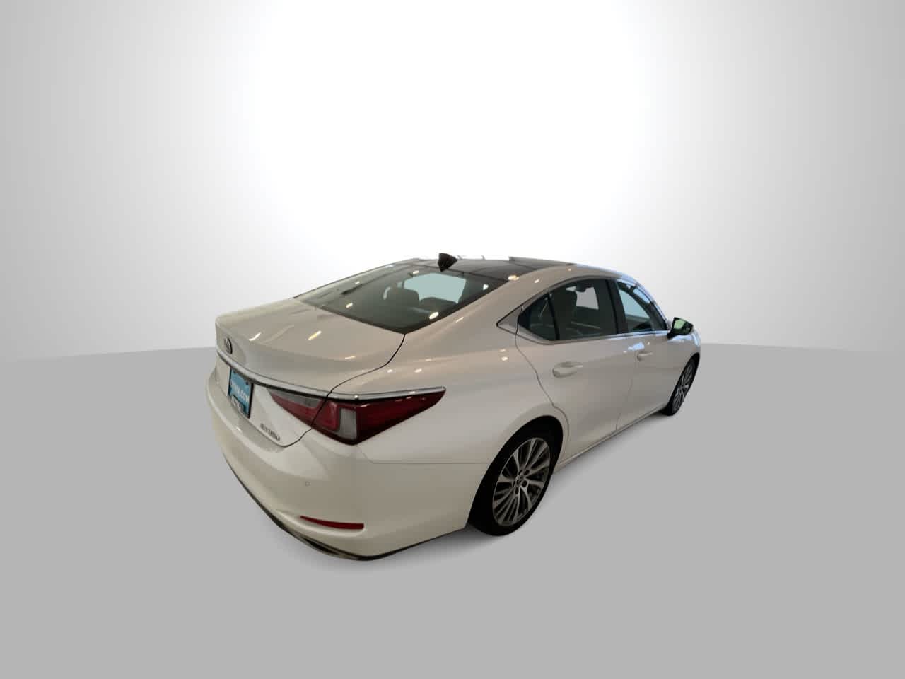 Thumbnail: 2020 Lexus ES - 8