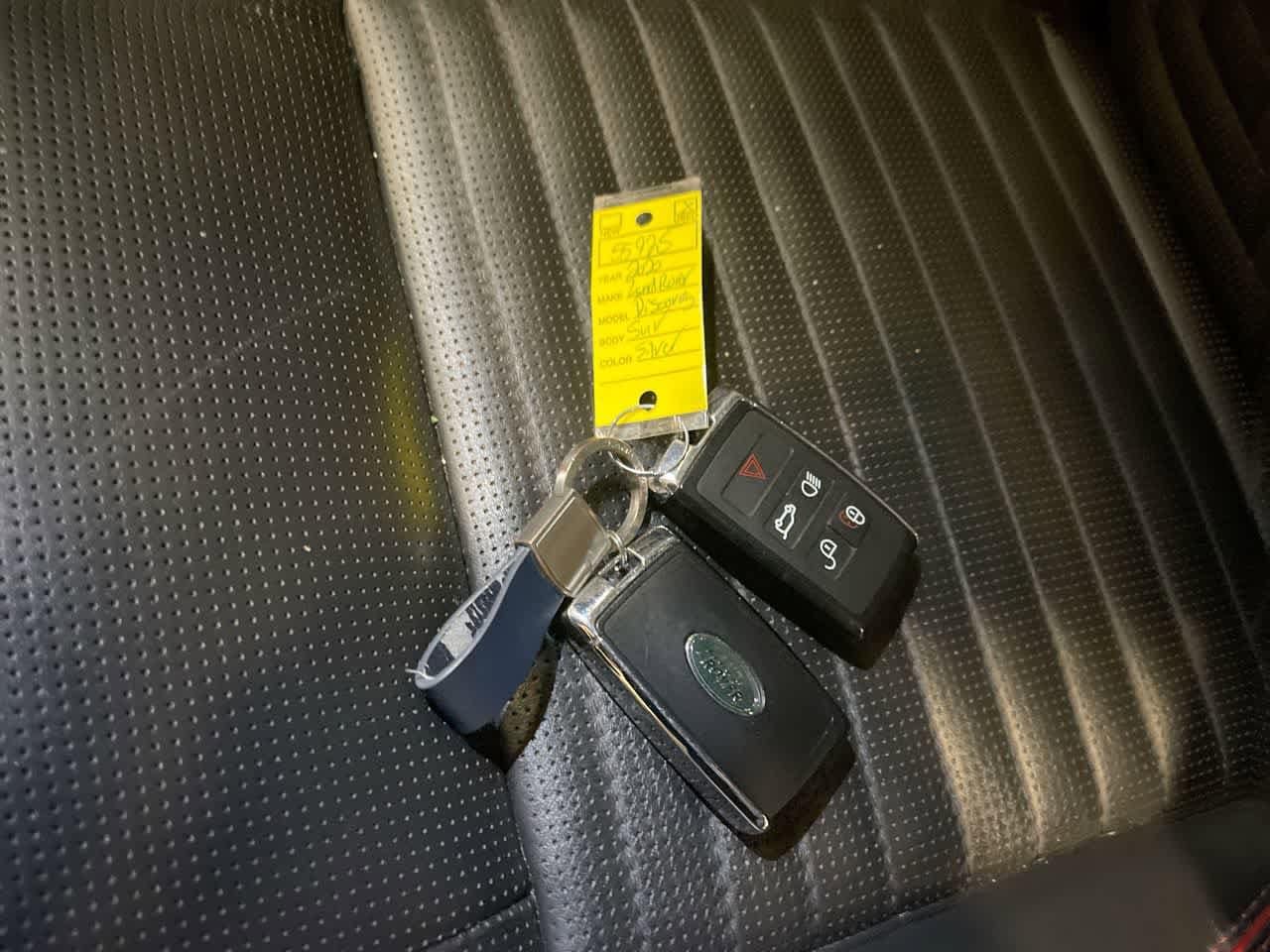 Thumbnail: 2020 Land Rover Discovery - 28