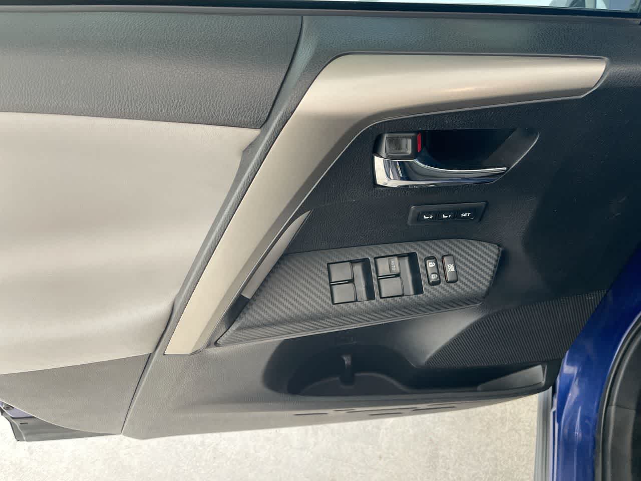 Thumbnail: 2015 Toyota RAV4 - 13