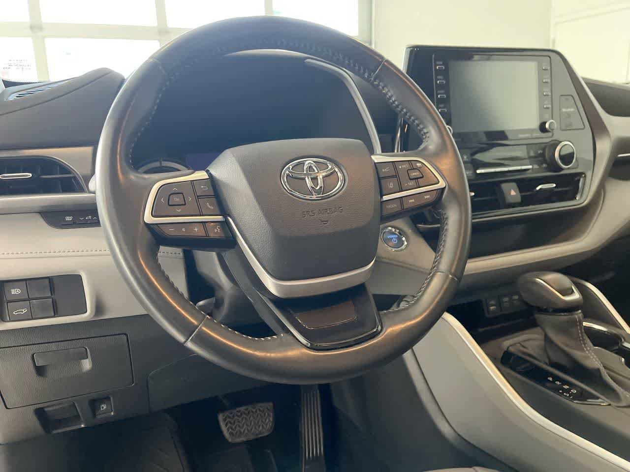 Thumbnail: 2022 Toyota Highlander - 14