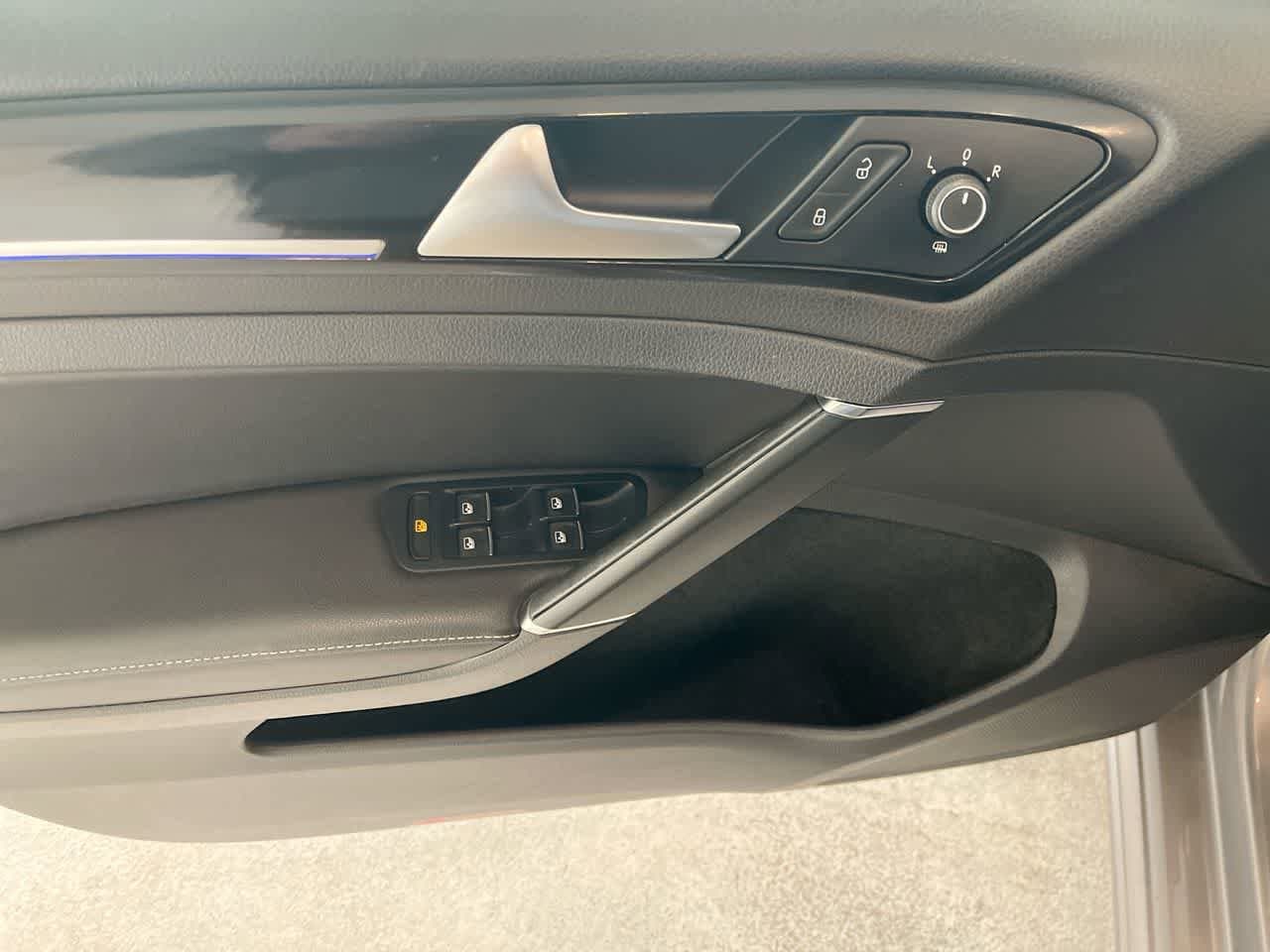 Thumbnail: 2016 Volkswagen Golf - 13