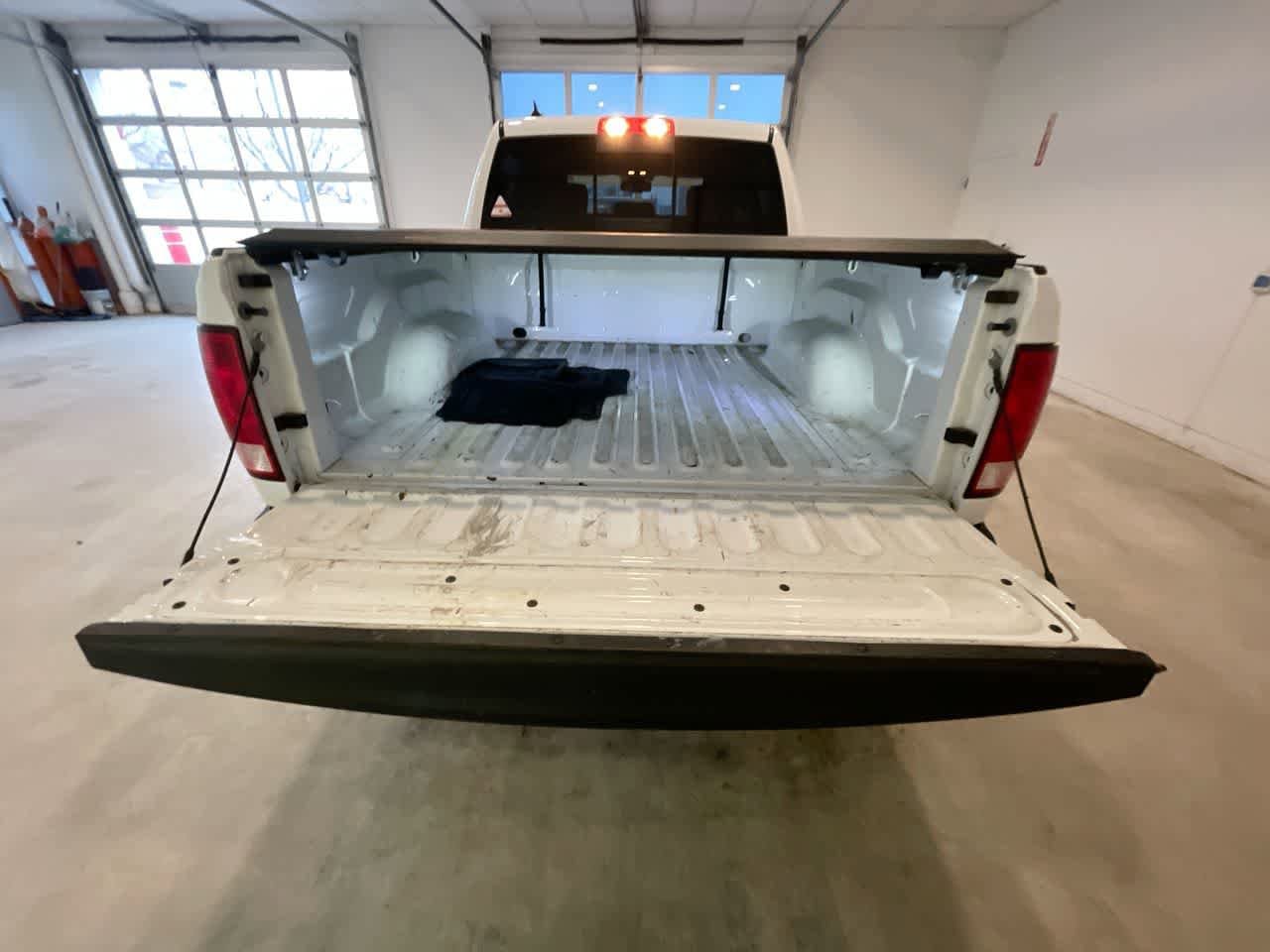 Thumbnail: 2019 RAM 1500 Classic - 23