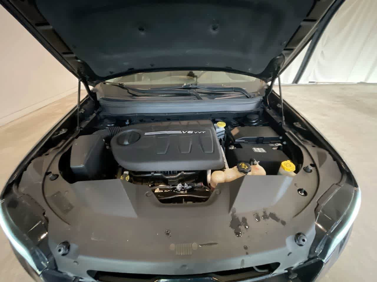 Thumbnail: 2019 Jeep Cherokee - 25