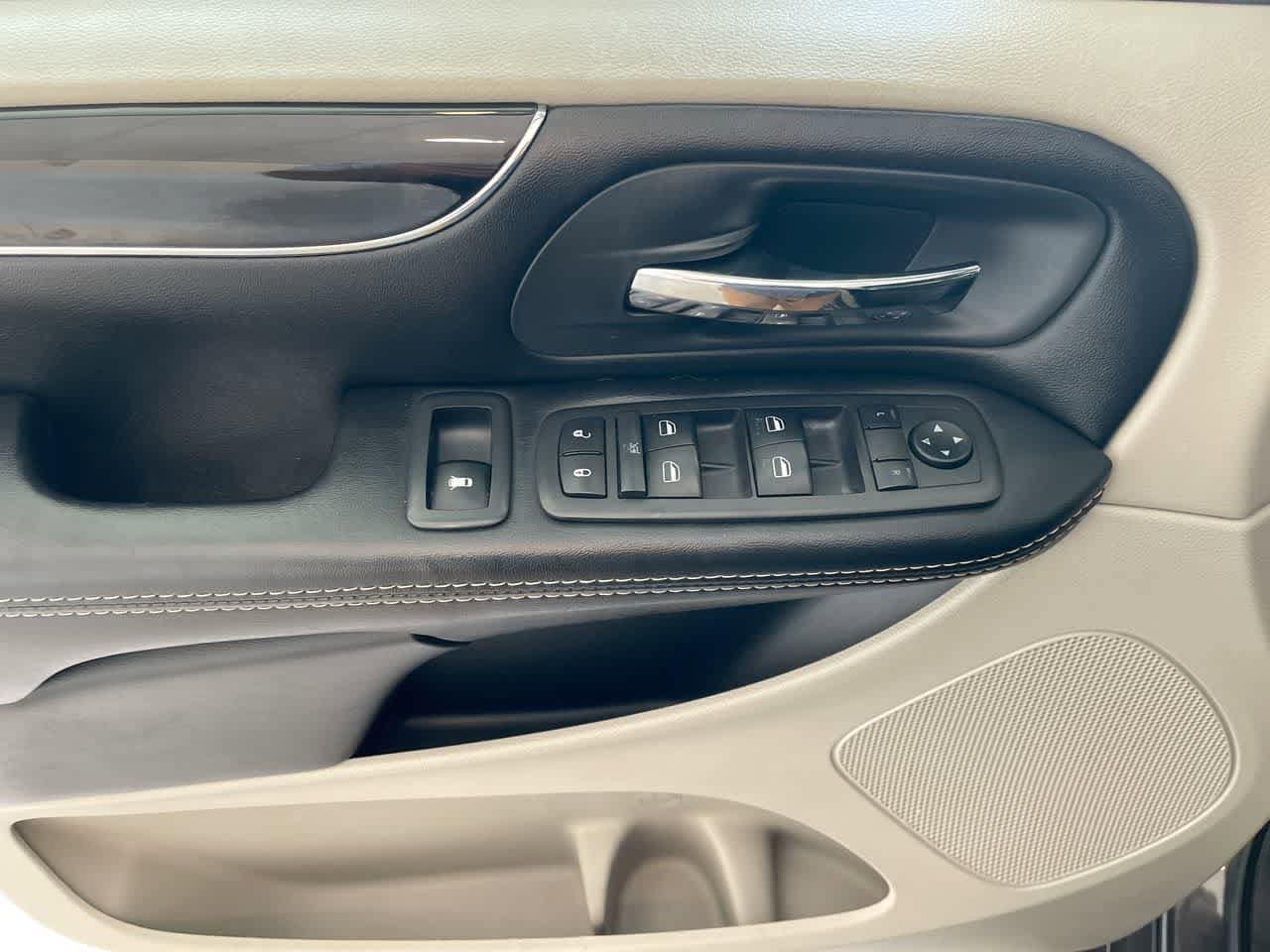 Thumbnail: 2019 Dodge Grand Caravan - 13