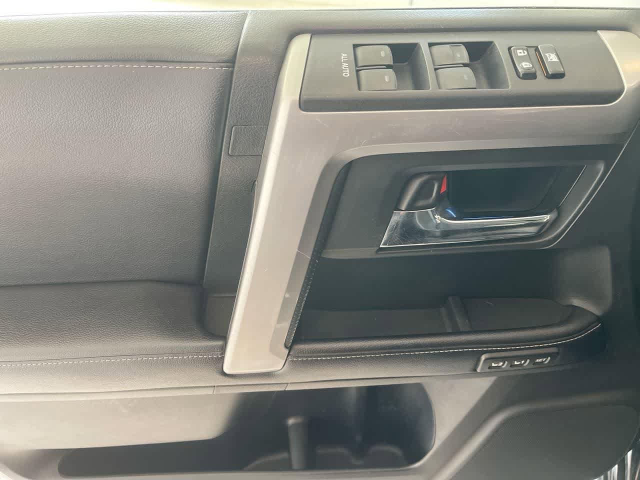 Thumbnail: 2017 Toyota 4Runner - 13