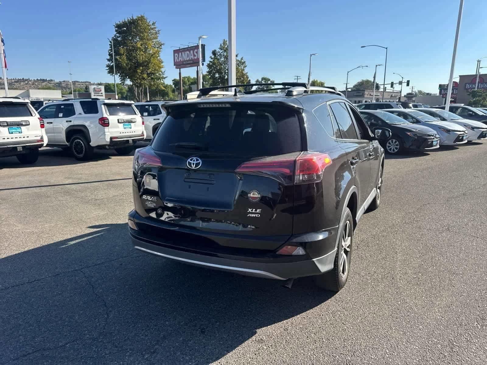 Thumbnail: 2018 Toyota RAV4 - 20