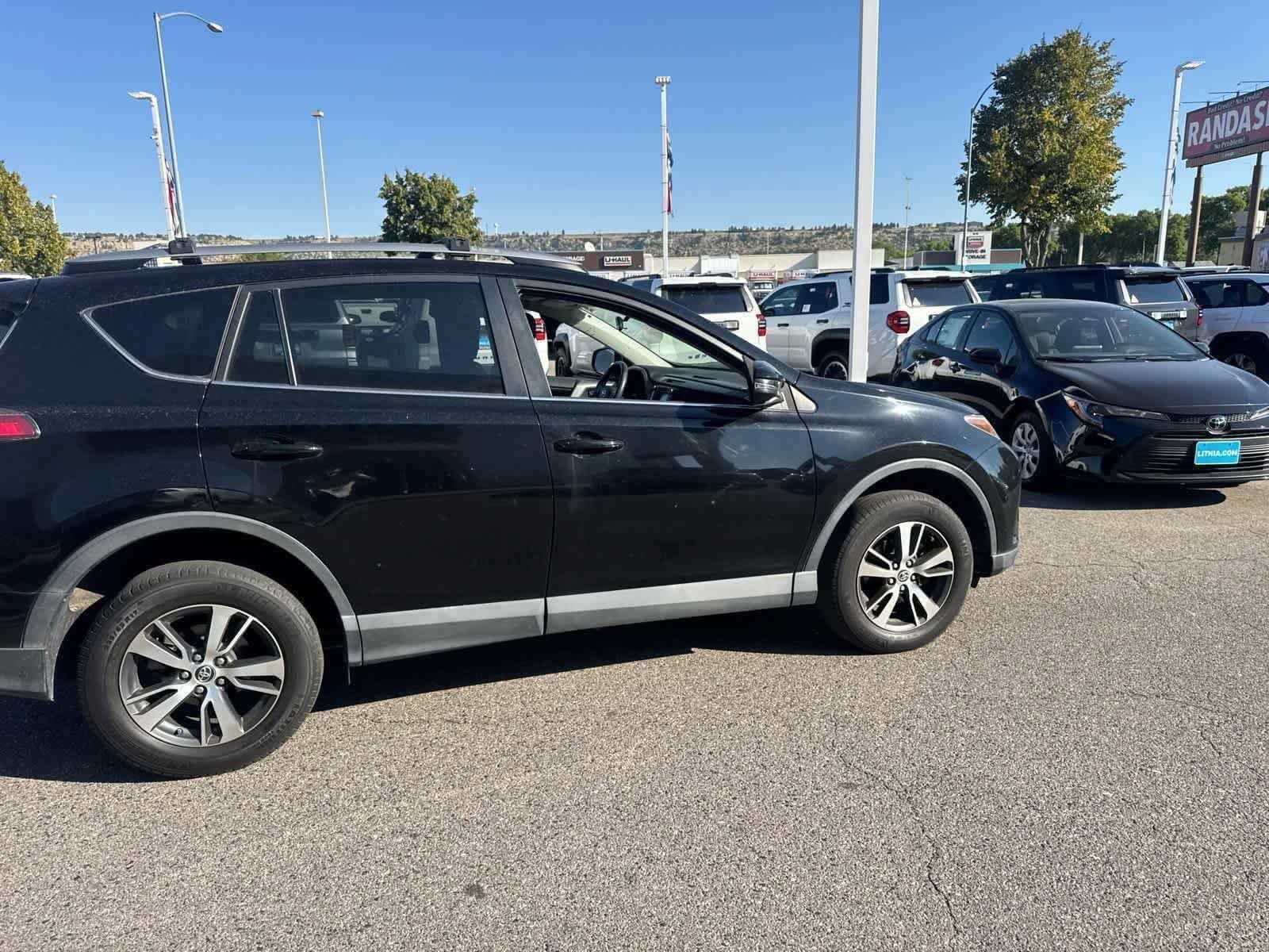 Thumbnail: 2018 Toyota RAV4 - 15