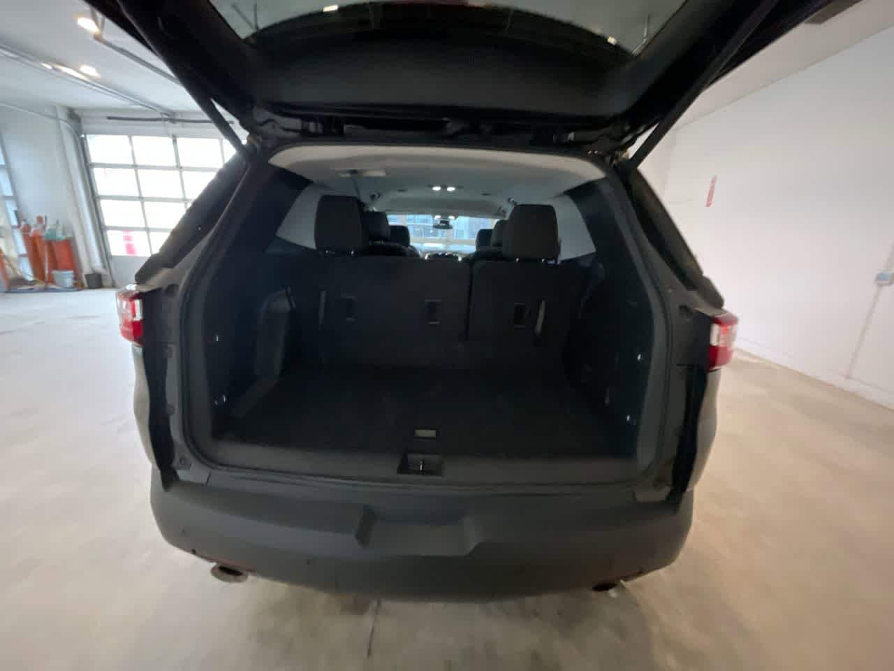 Thumbnail: 2021 Chevrolet Traverse - 24