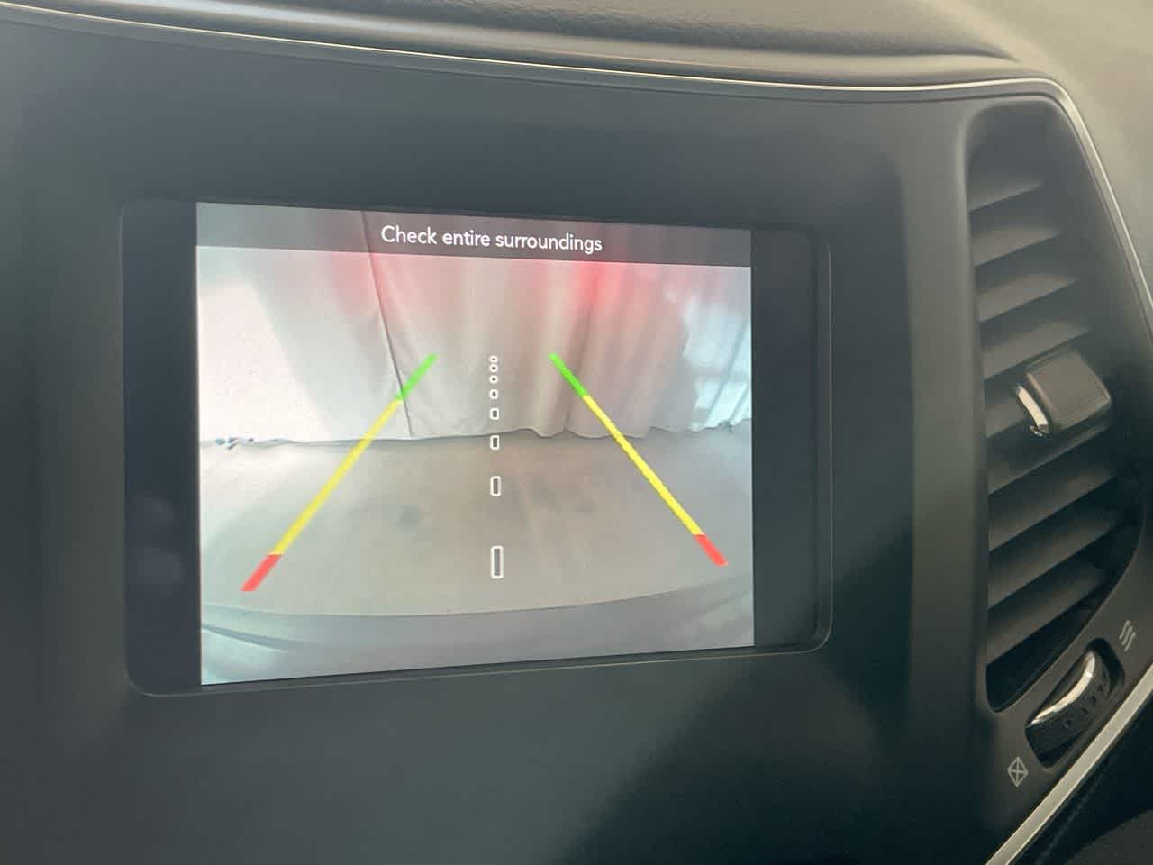 Thumbnail: 2019 Jeep Cherokee - 17