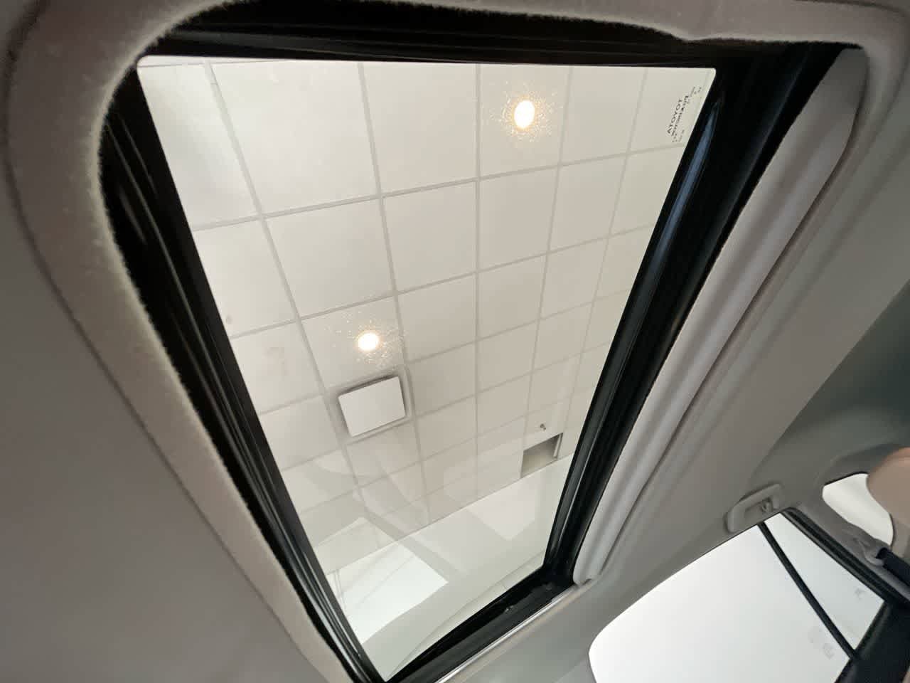 Thumbnail: 2015 Toyota RAV4 - 21