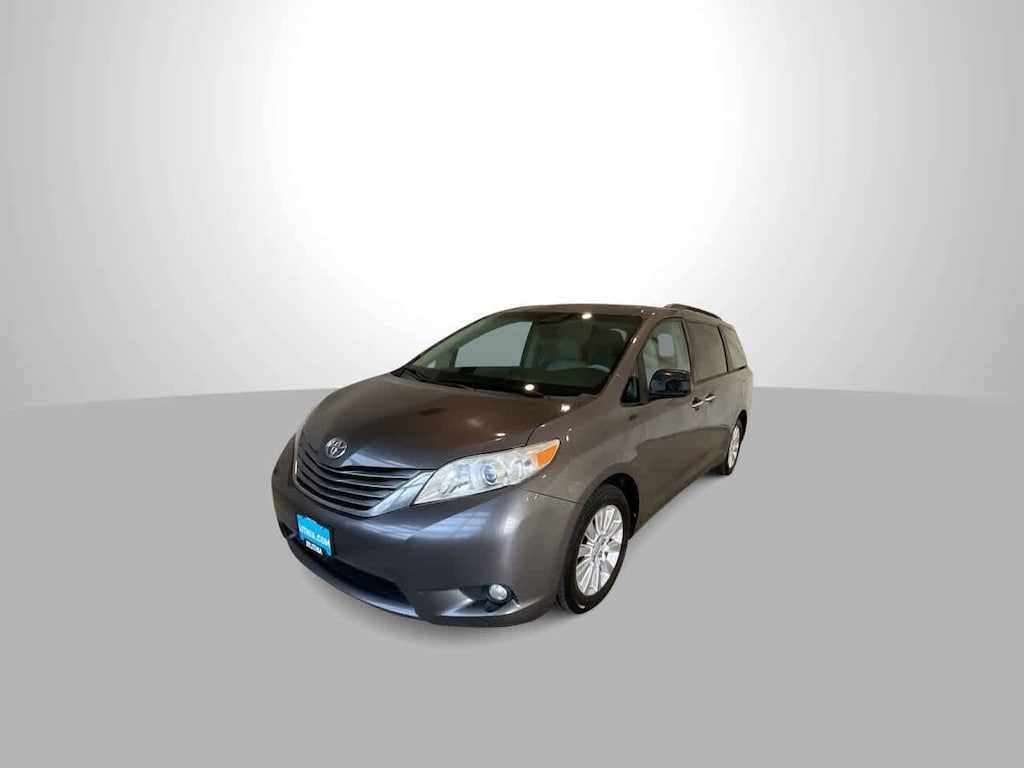 Used 2014 Toyota Sienna XLE Mini-van, Passenger