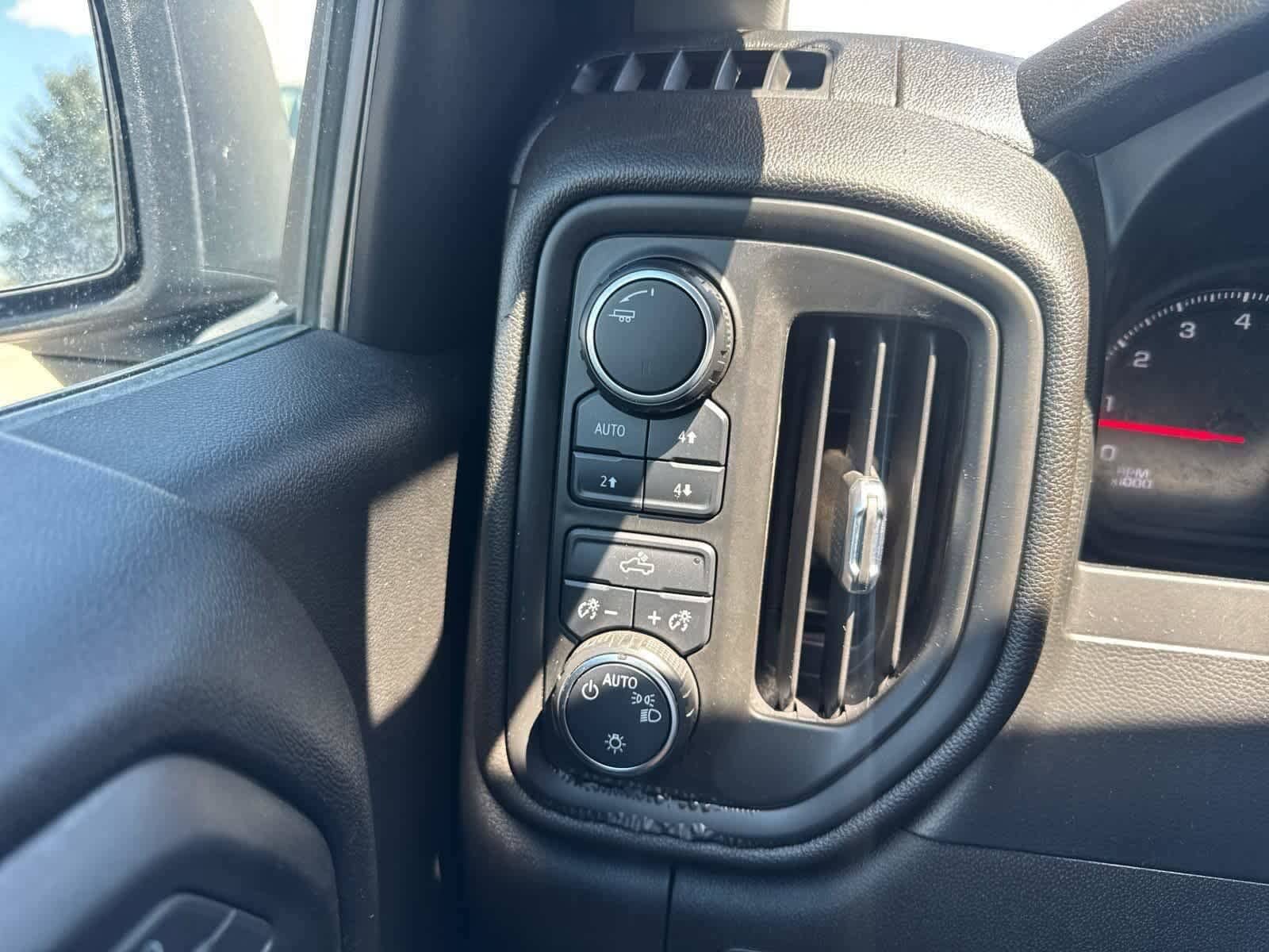 Thumbnail: 2021 Chevrolet Silverado 1500 - 26