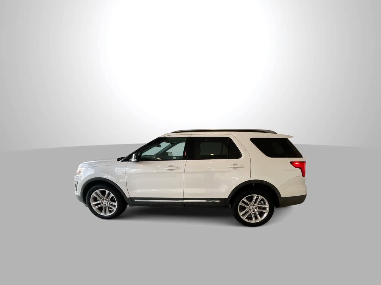 Thumbnail: 2017 Ford Explorer - 5