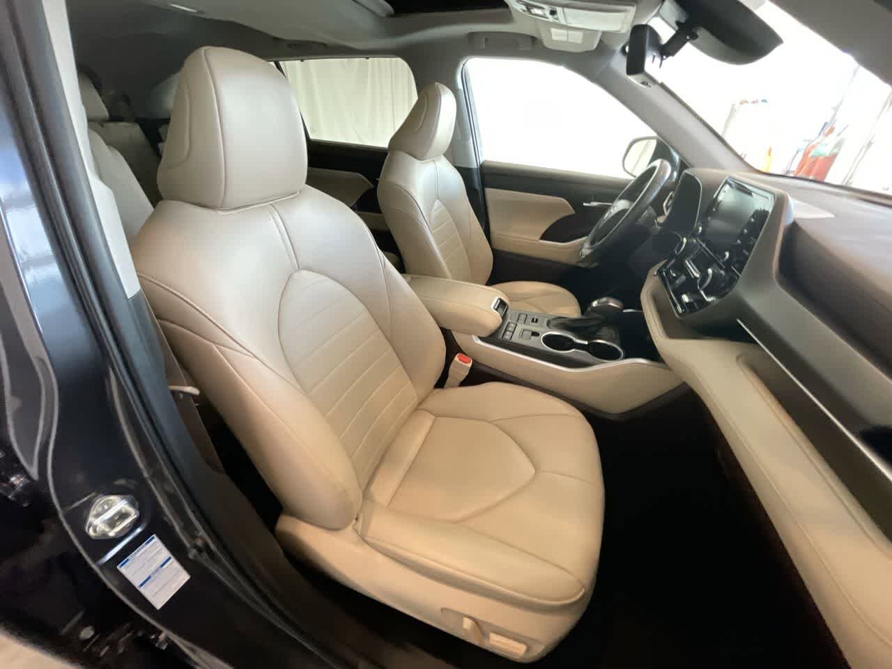 Thumbnail: 2022 Toyota Highlander - 26