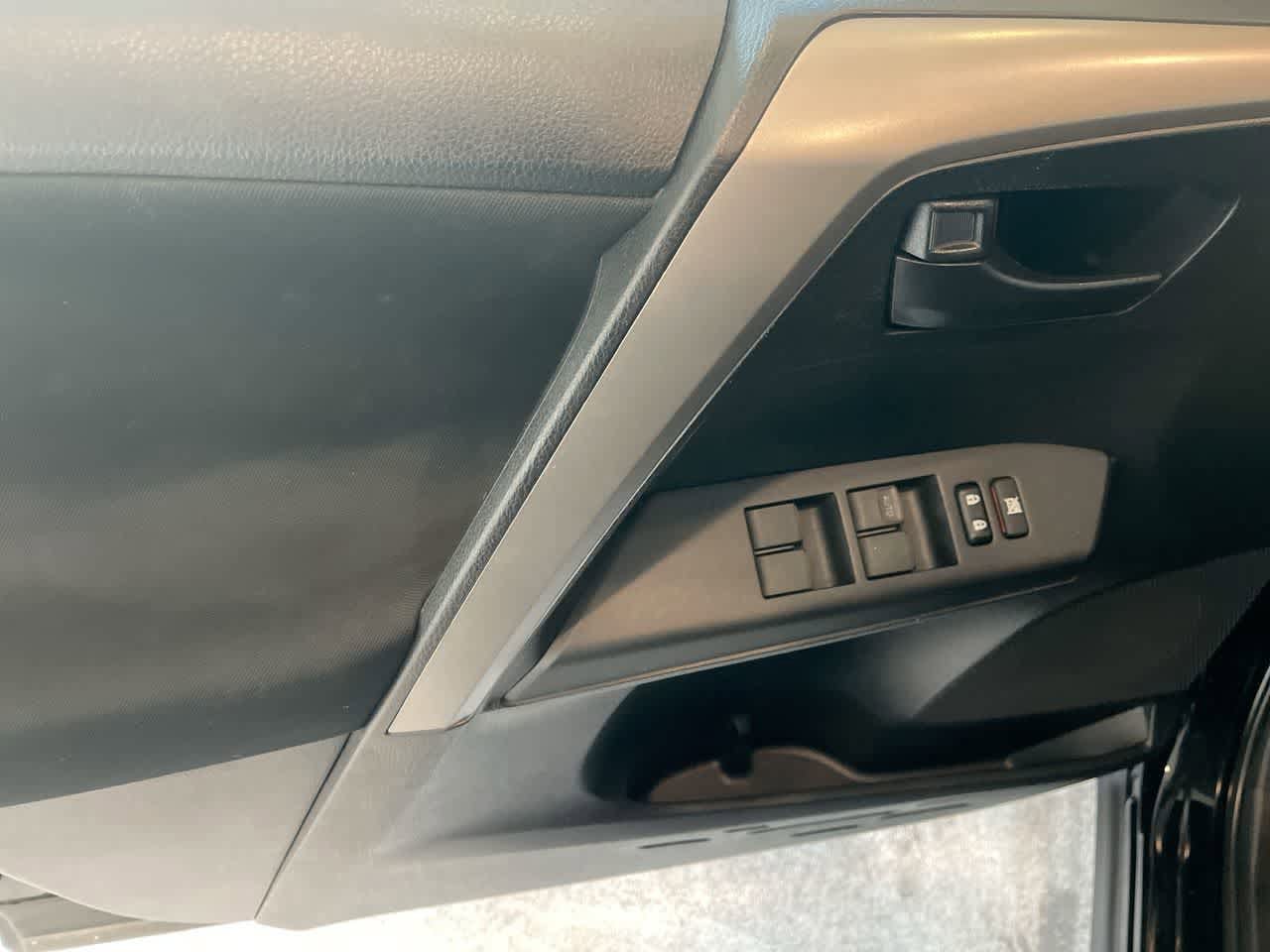 Thumbnail: 2016 Toyota RAV4 - 13