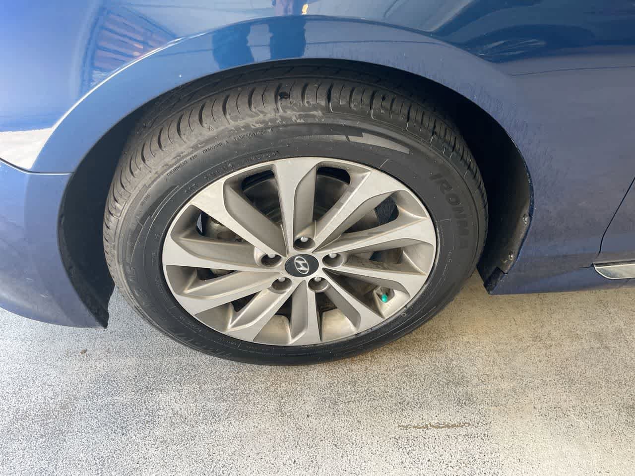 Thumbnail: 2017 Hyundai Sonata - 10