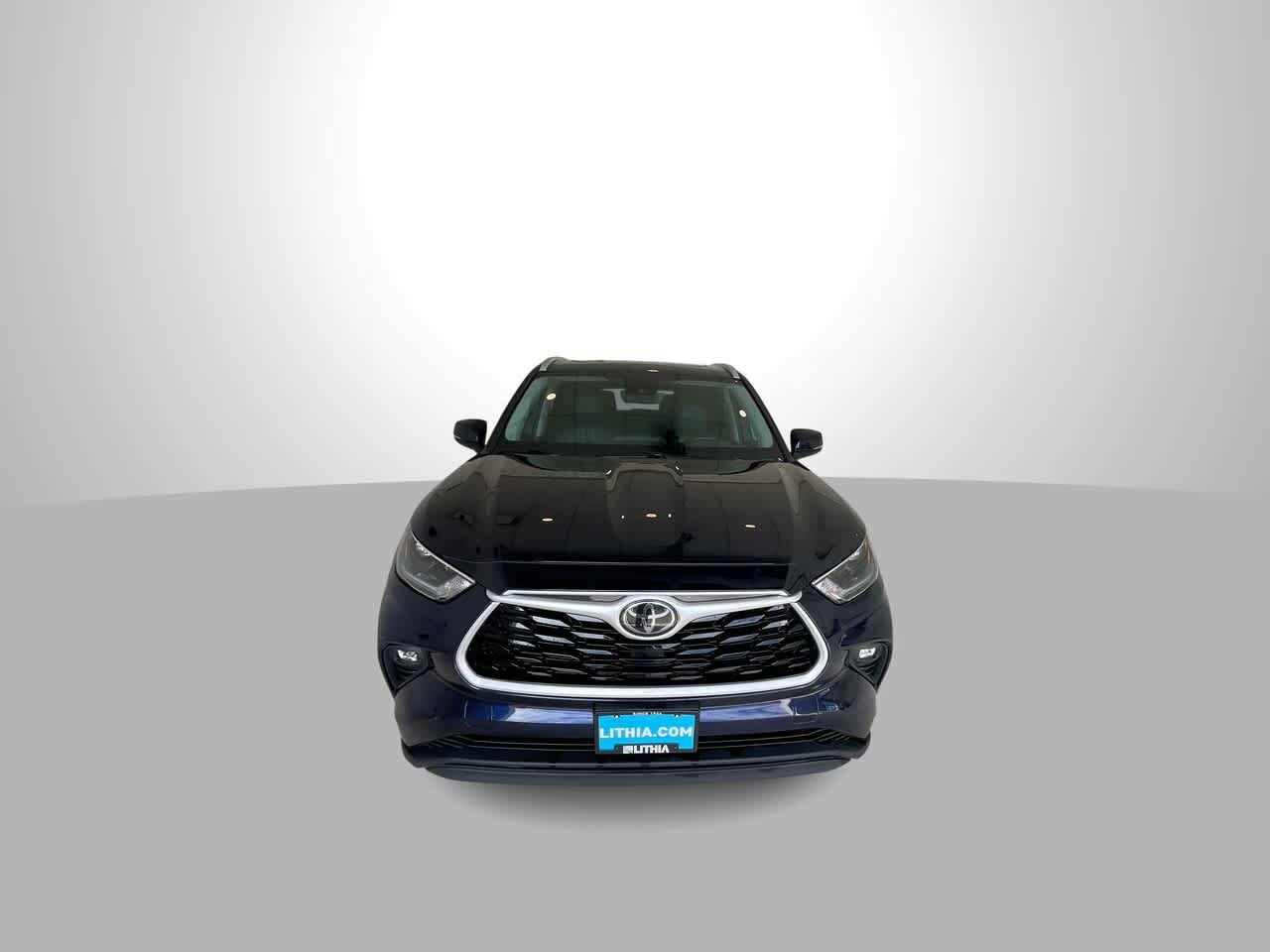 Thumbnail: 2021 Toyota Highlander - 3