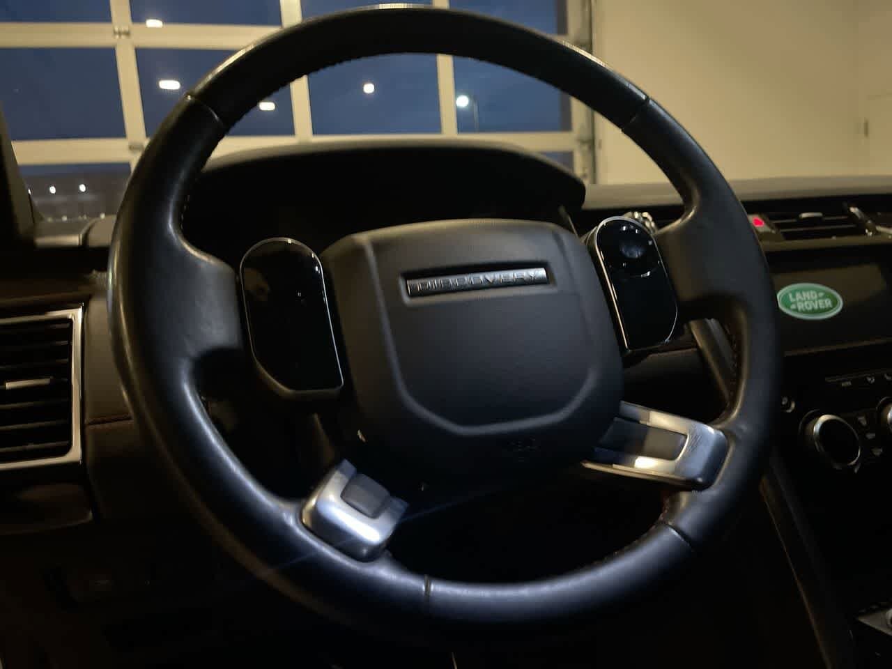 Thumbnail: 2020 Land Rover Discovery - 14