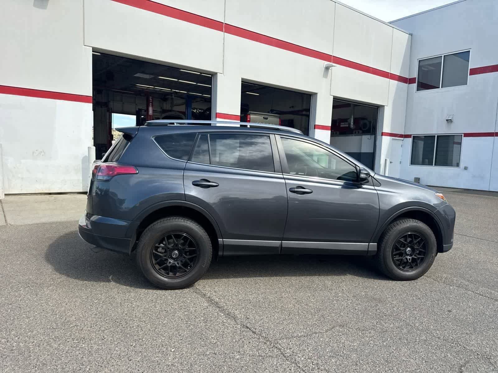 Thumbnail: 2018 Toyota RAV4 - 6