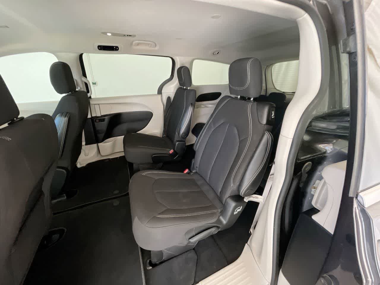 Thumbnail: 2021 Chrysler Voyager - 22
