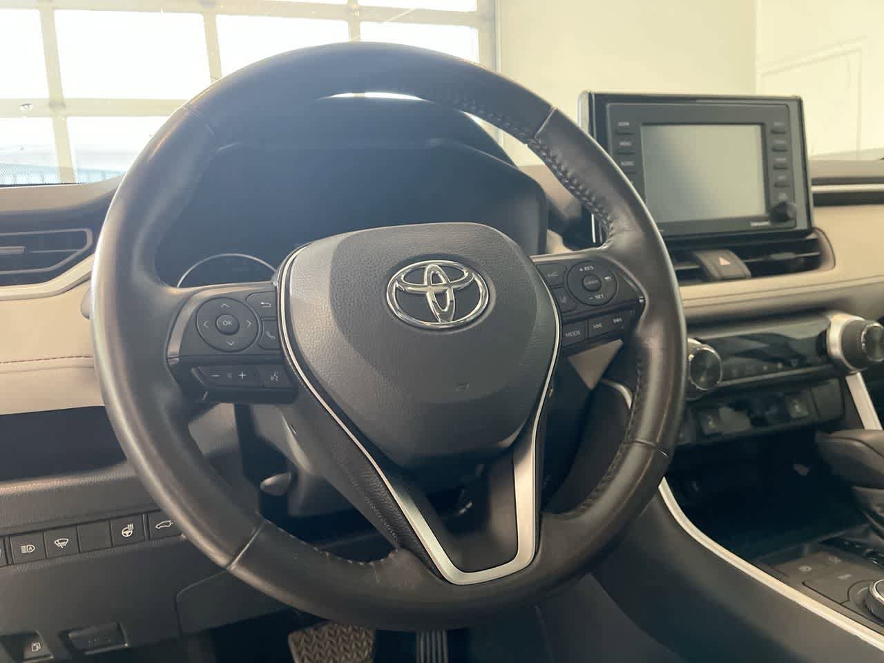 Thumbnail: 2020 Toyota RAV4 - 14