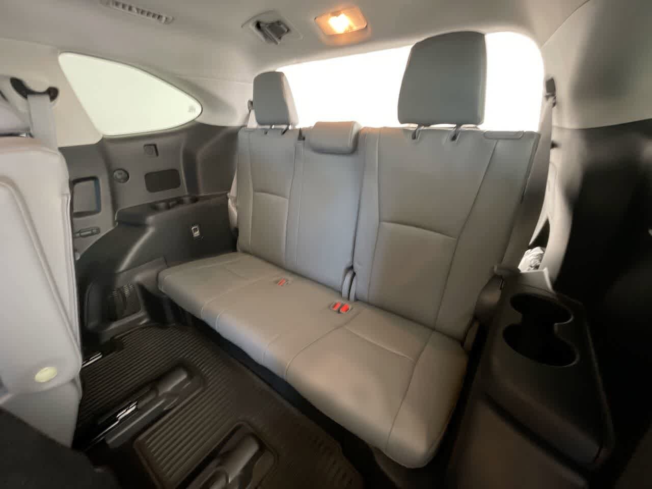 Thumbnail: 2023 Toyota Highlander - 24