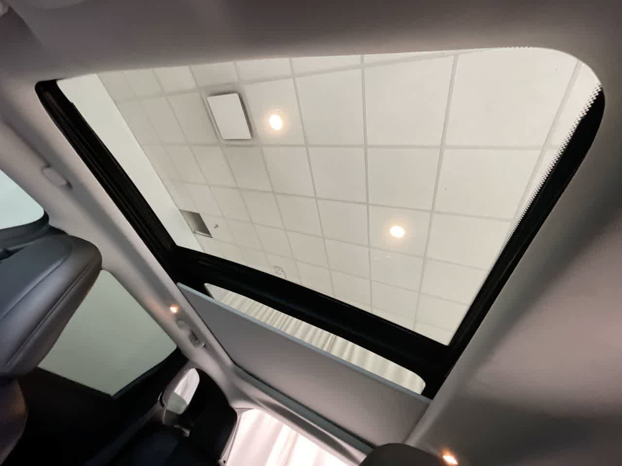 Thumbnail: 2020 Jeep Cherokee - 22