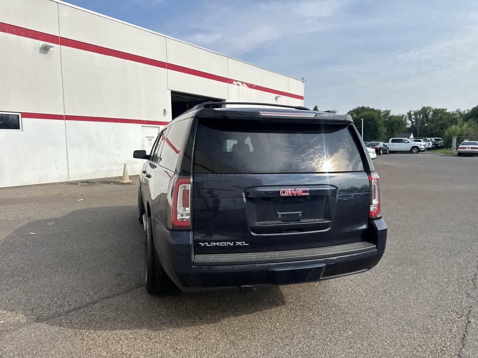 Thumbnail: 2019 GMC Yukon XL - 17