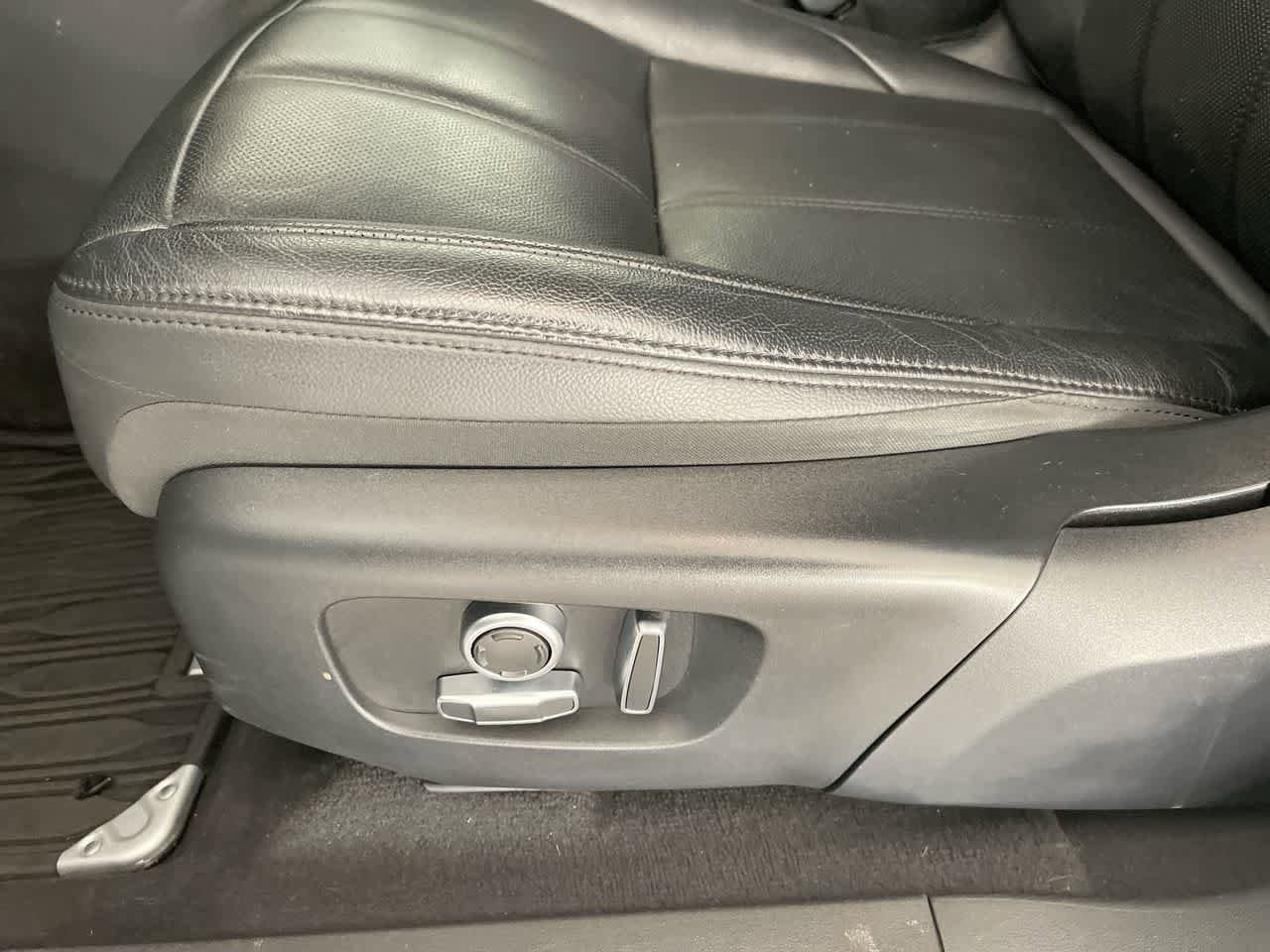 Thumbnail: 2022 Land Rover Range Rover Evoque - 12