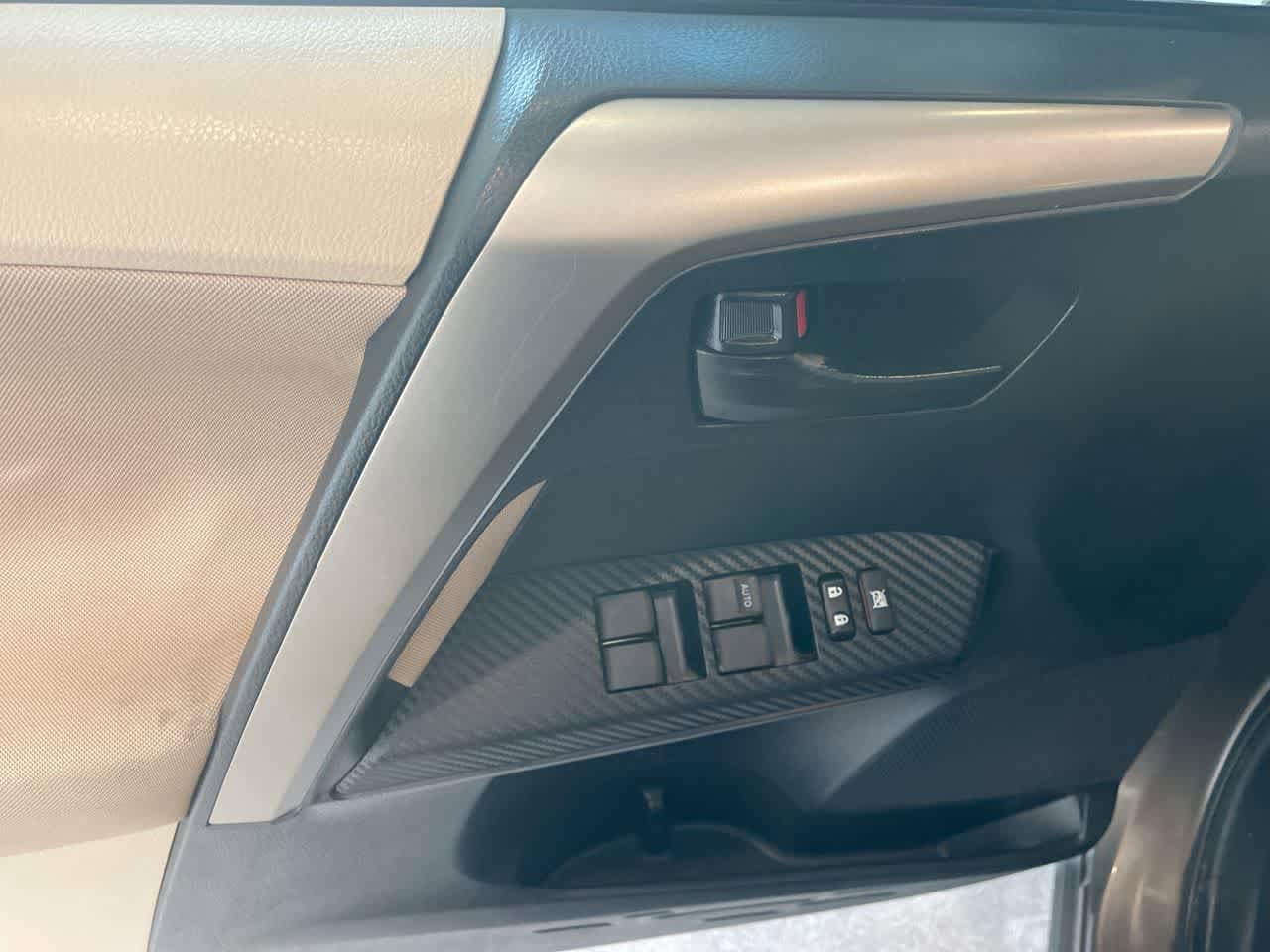 Thumbnail: 2013 Toyota RAV4 - 13