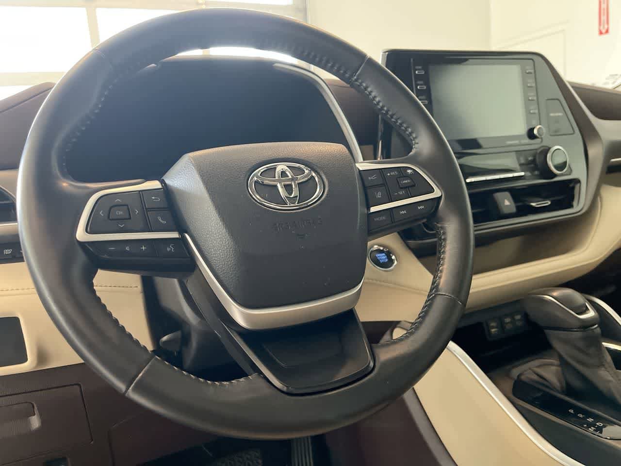 Thumbnail: 2022 Toyota Highlander - 14
