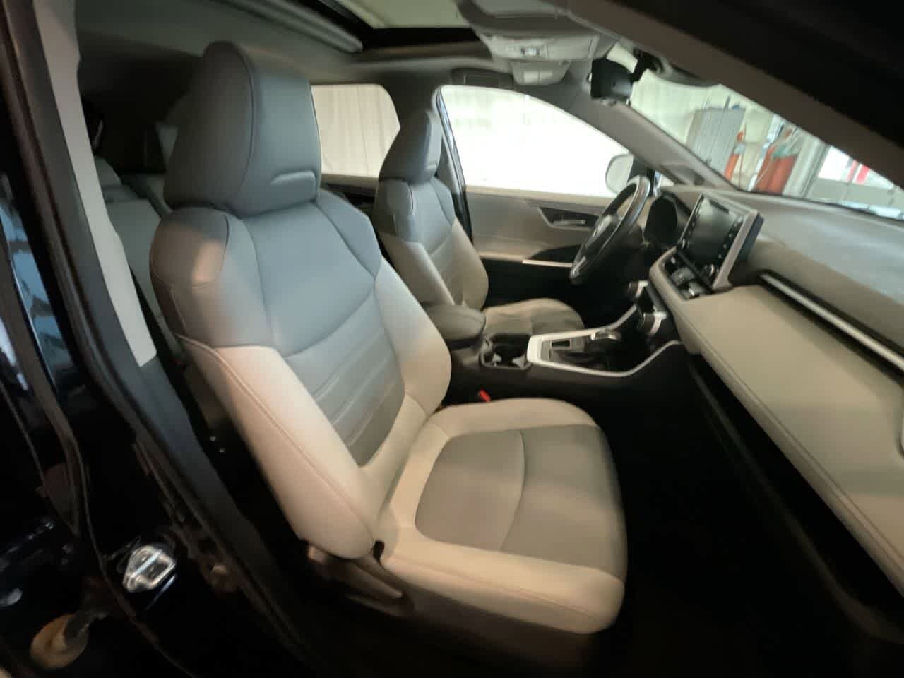 Thumbnail: 2021 Toyota RAV4 - 25