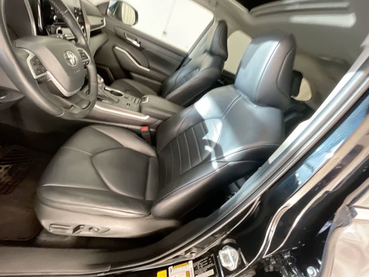 Thumbnail: 2022 Toyota Highlander - 11