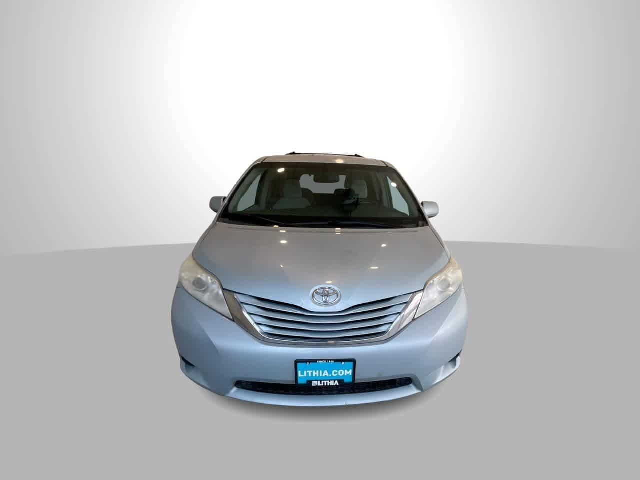 Thumbnail: 2015 Toyota Sienna - 3