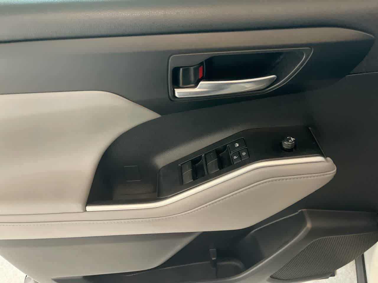 Thumbnail: 2020 Toyota Highlander - 13