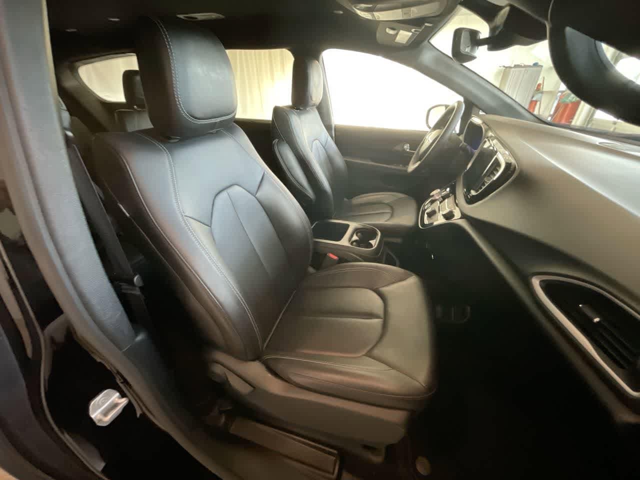 Thumbnail: 2025 Chrysler Pacifica - 24