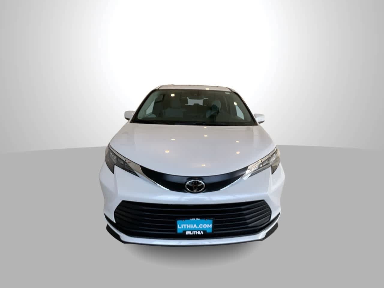 Thumbnail: 2026 Toyota Sienna - 3