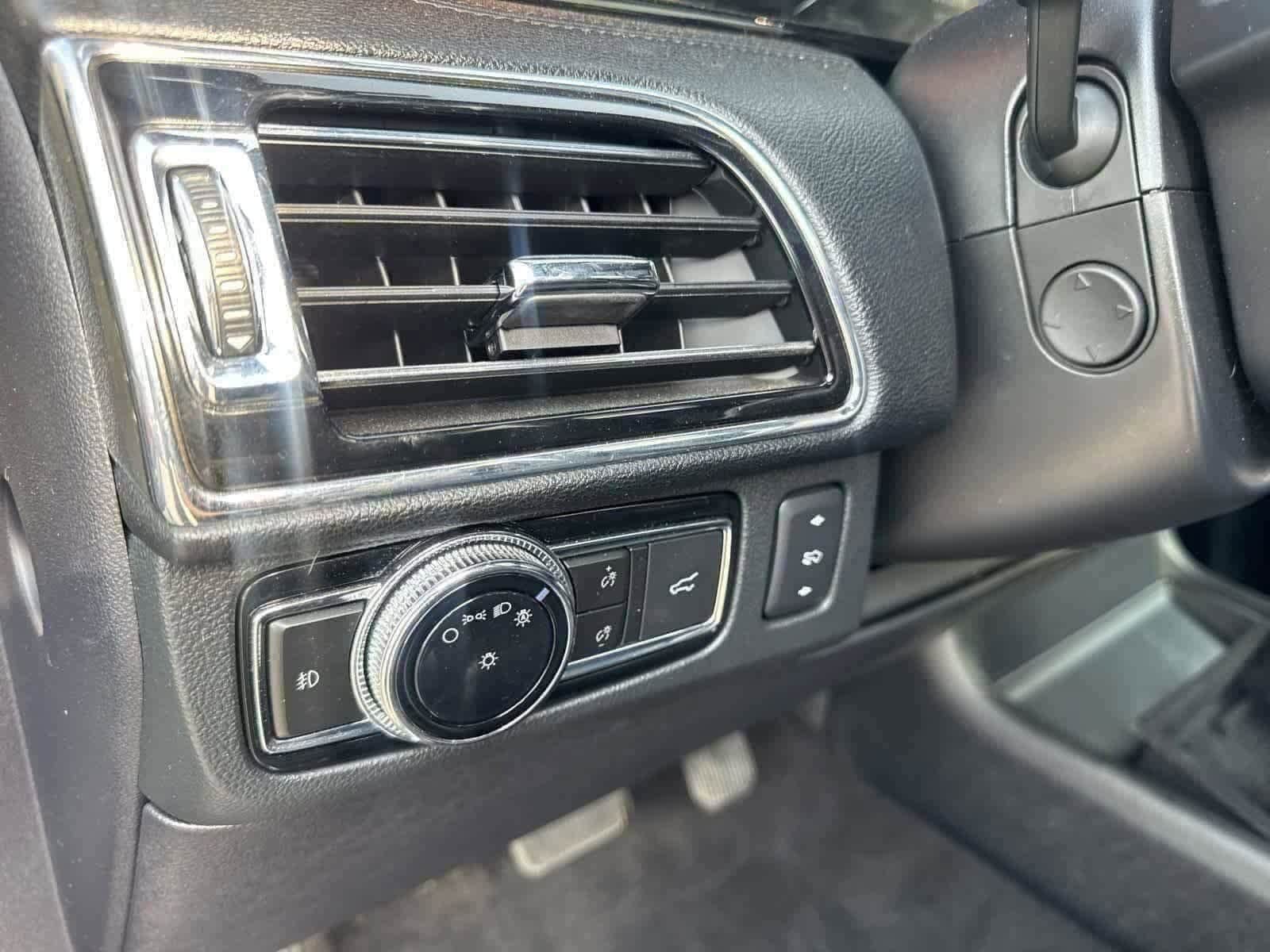 Thumbnail: 2019 Lincoln Navigator L - 29