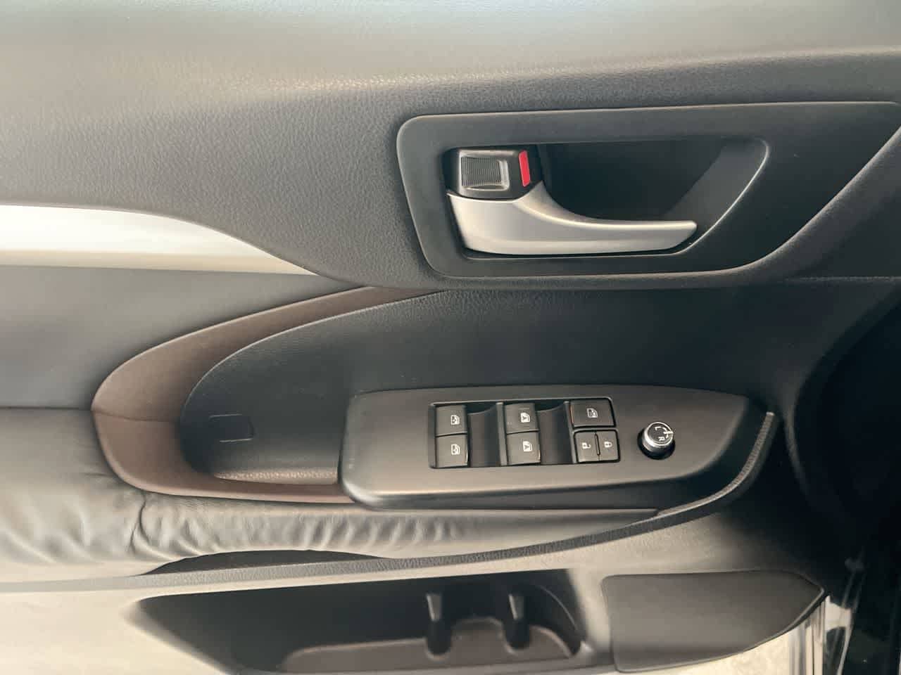 Thumbnail: 2015 Toyota Highlander - 13