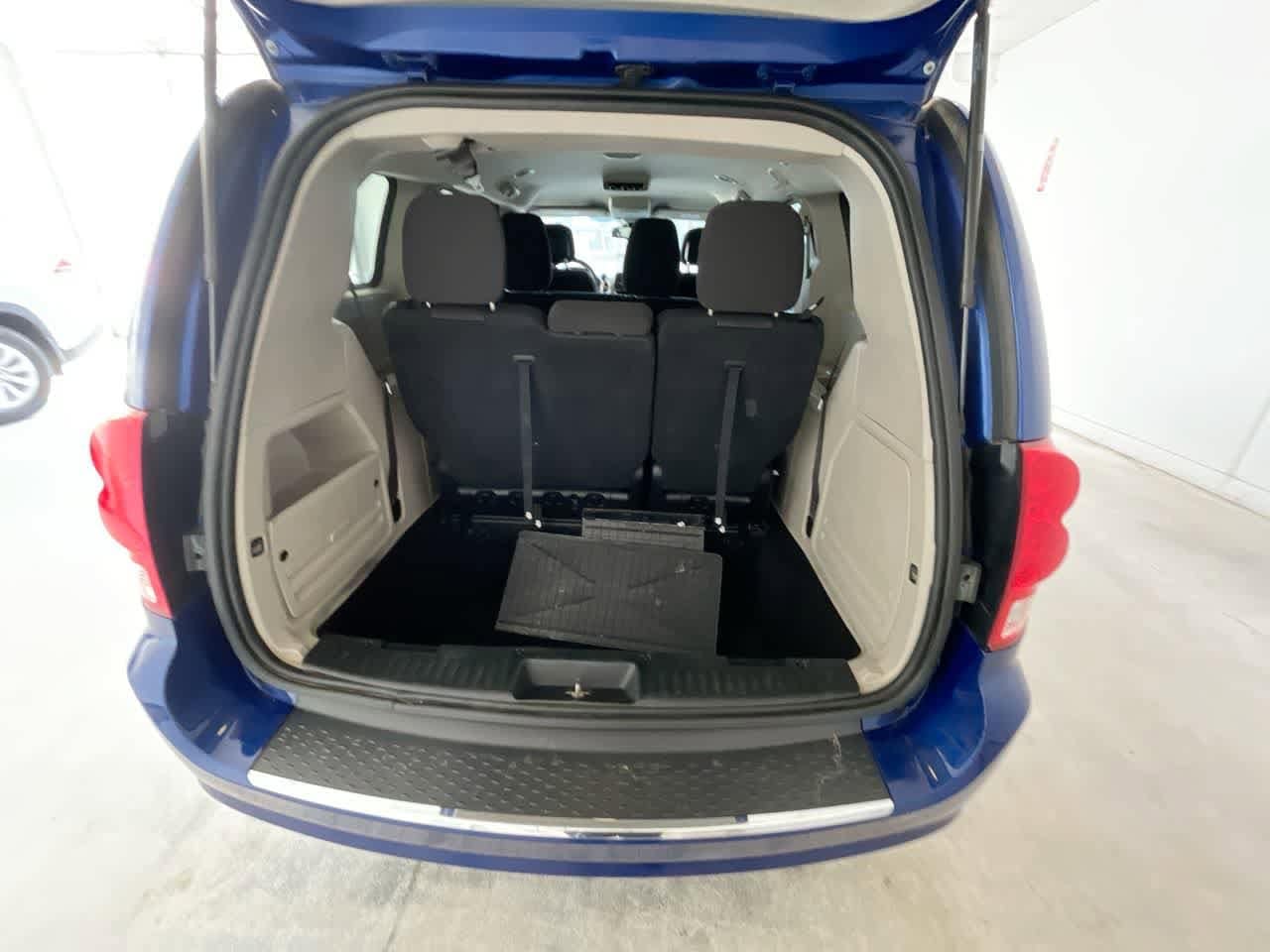 Thumbnail: 2019 Dodge Grand Caravan - 23