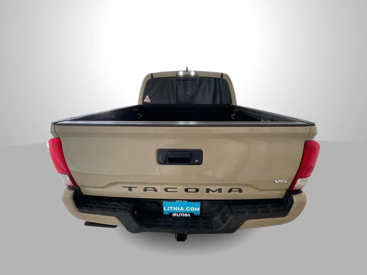 Thumbnail: 2017 Toyota Tacoma - 7