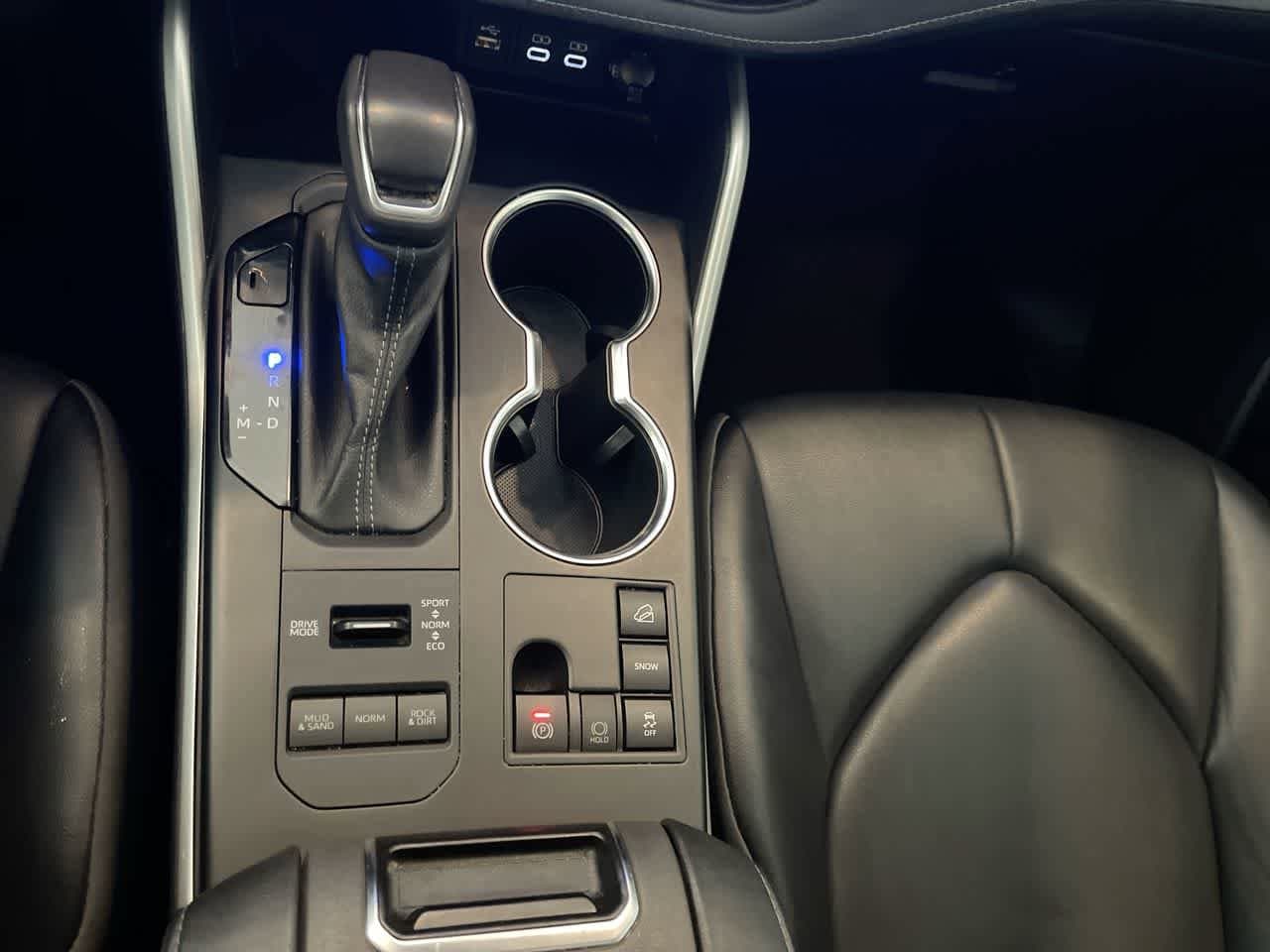 Thumbnail: 2023 Toyota Highlander - 20