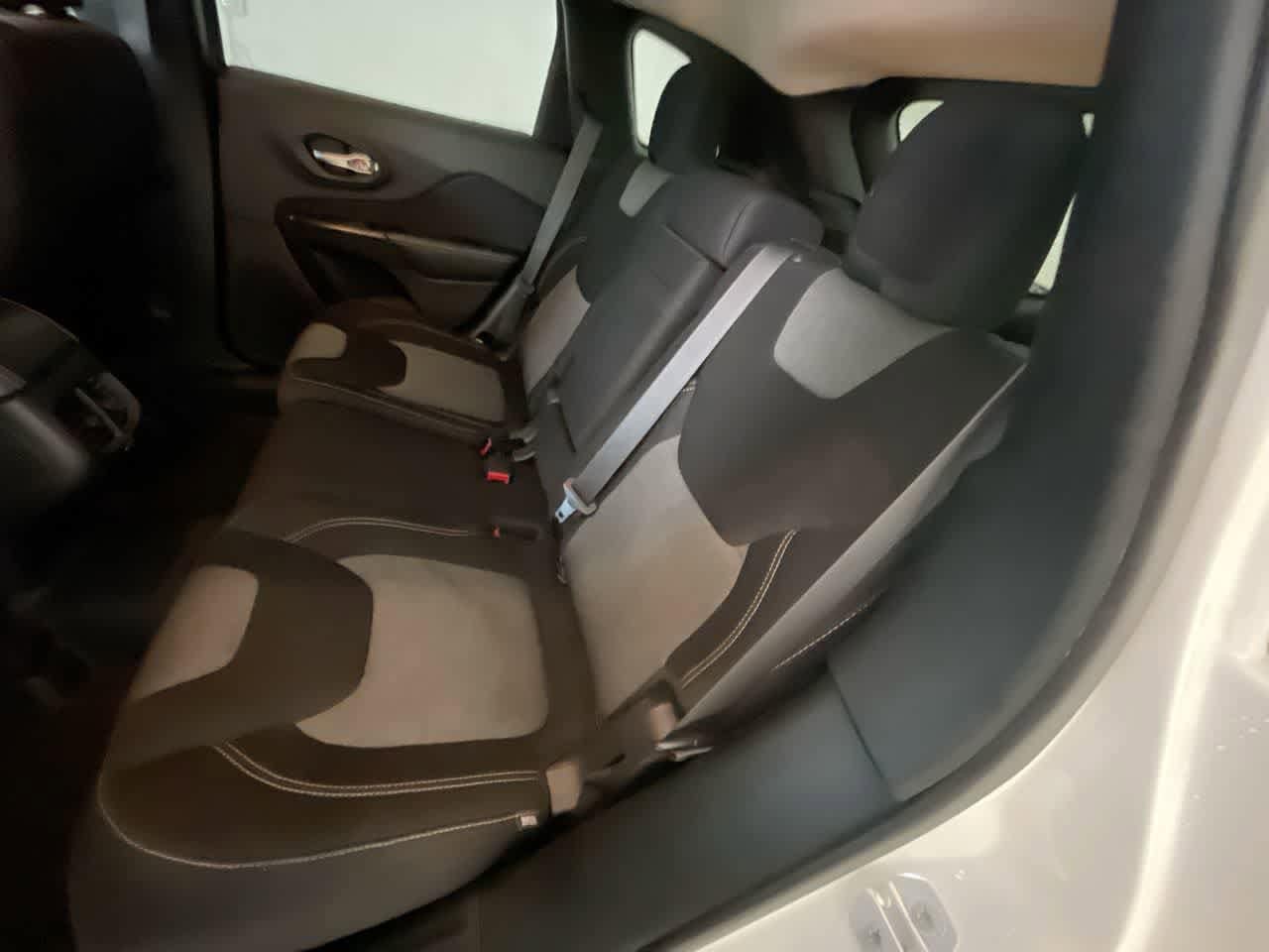 Thumbnail: 2015 Jeep Cherokee - 22