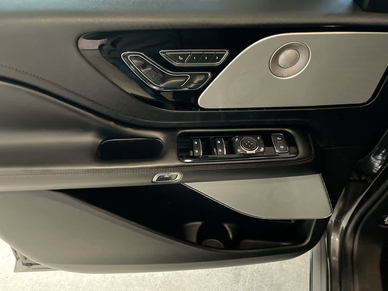 Thumbnail: 2020 Lincoln Aviator - 13