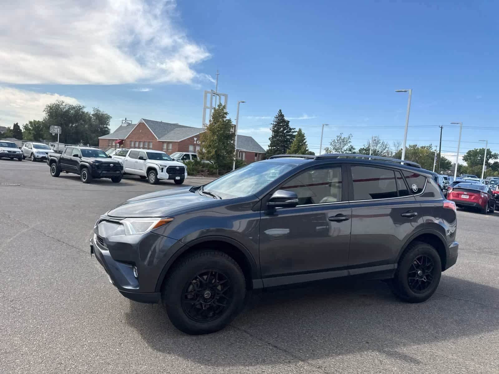 Thumbnail: 2018 Toyota RAV4 - 23